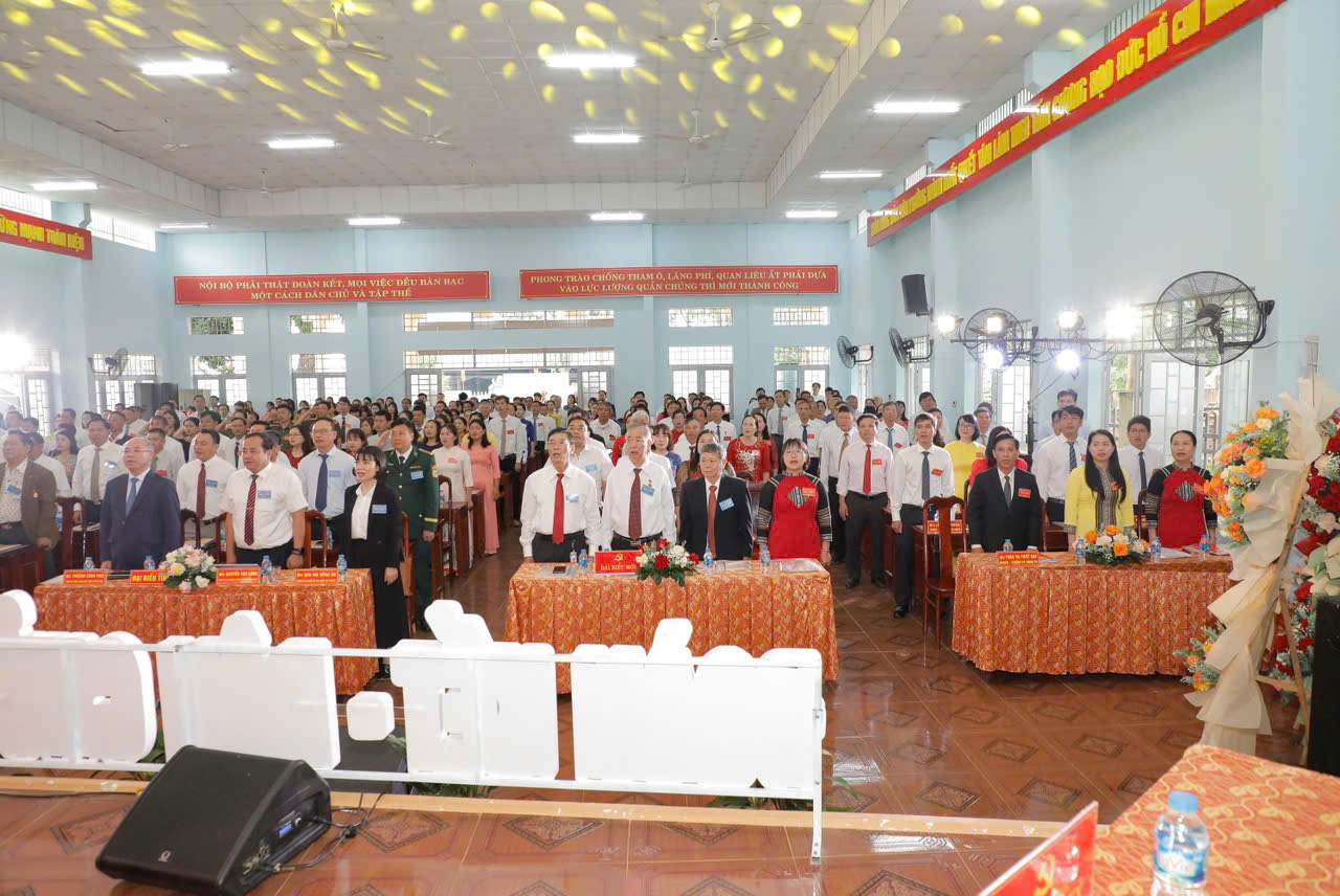 gen-h-chào cờ